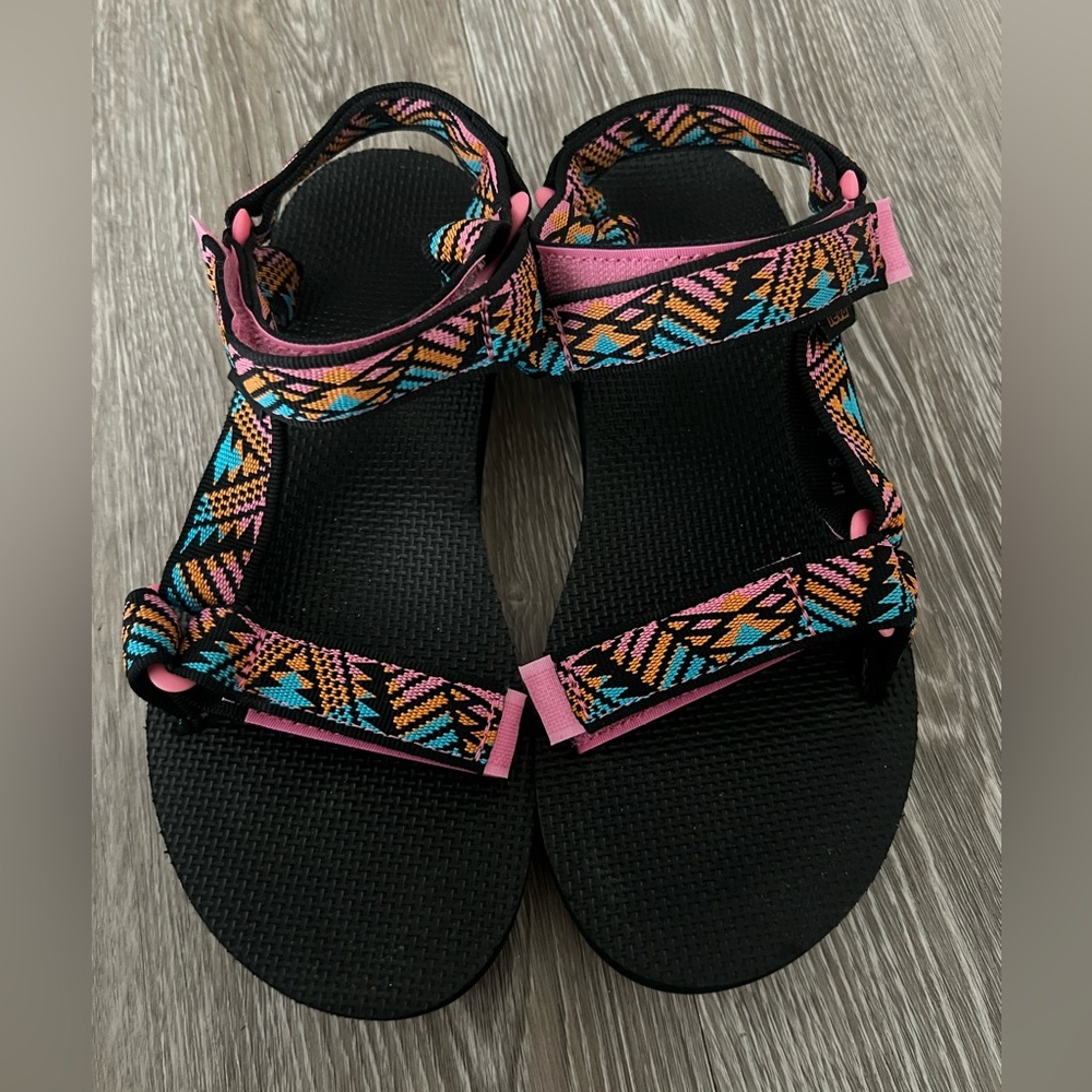 Teva Womens  7 Original Universal Sandal Boomerang Pink Lemonade